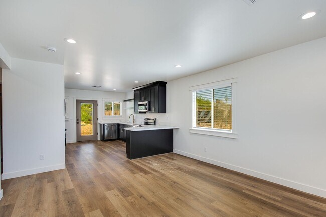 Building Photo - 1329