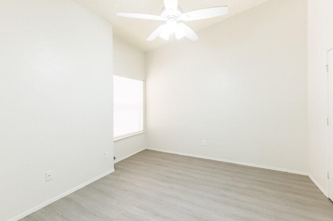 Building Photo - 140 N Troy Ave
