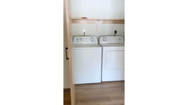 Building Photo - 14910 W River Dr