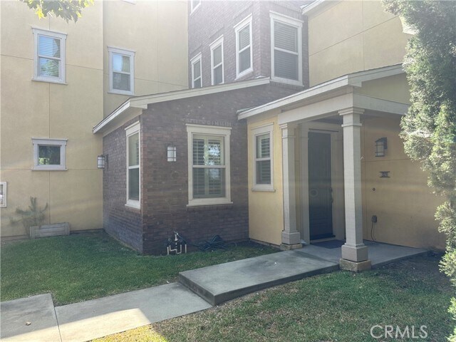 Building Photo - 321 S Glendora Ave