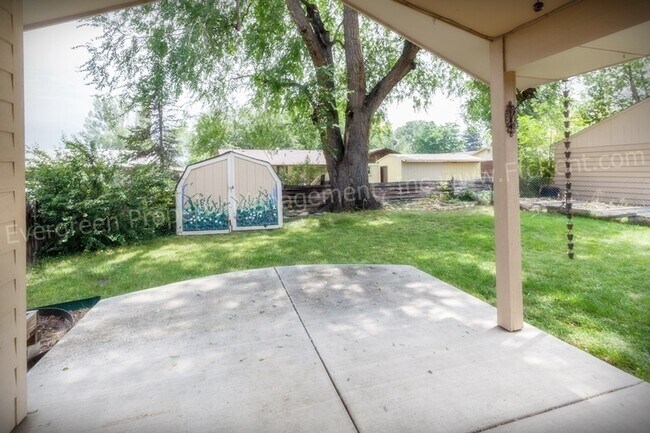 Building Photo - 1004/1006 Cragmore Dr.