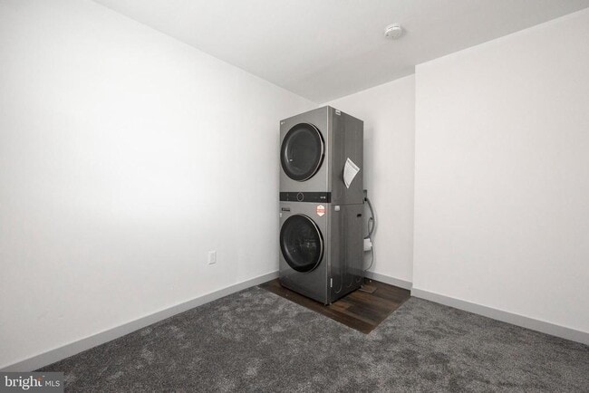 Building Photo - 58 E 4th St