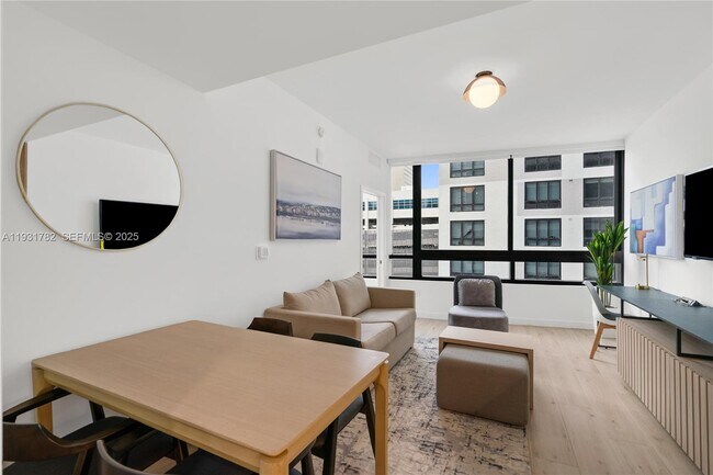 Building Photo - 225 N Miami Ave