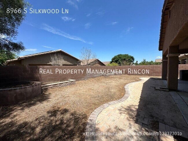 Building Photo - FRESH AND READY!! VAIL SCHOOLS TOO!!3 bed/...