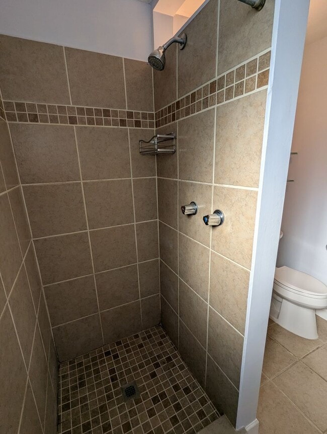 Building Photo - 4 Bedroom, 2 Bathroom Single Family Home (Mt. Washington)