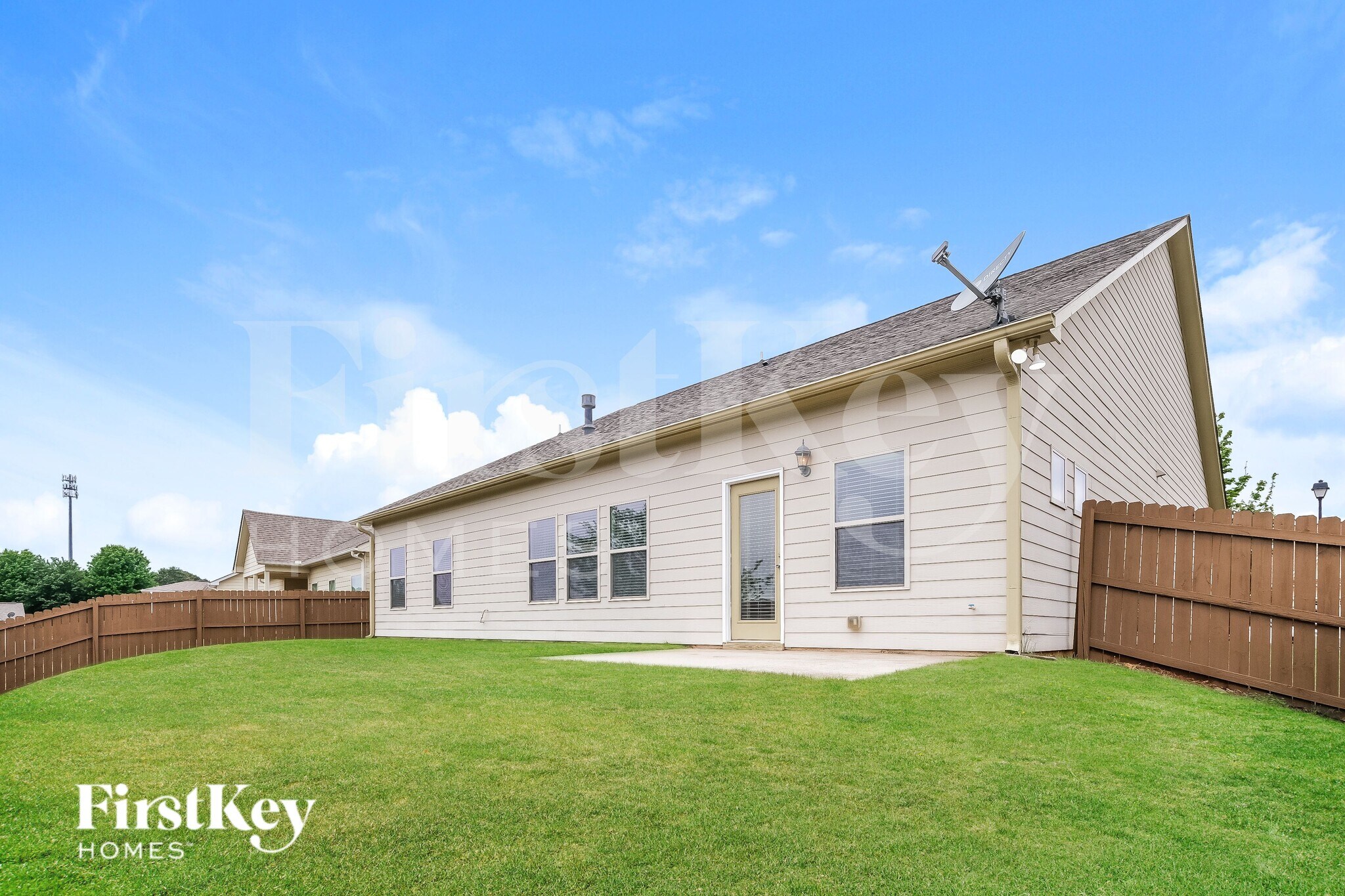 Building Photo - 4475 Clubside Dr