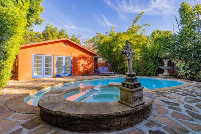 Building Photo - Prime Ojai Location!