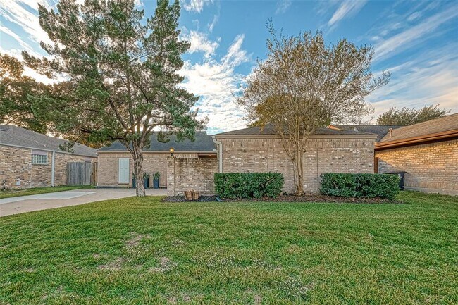 Building Photo - 11627 Briar Rose Dr