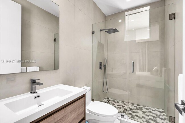 Building Photo - 285 W Mashta Dr