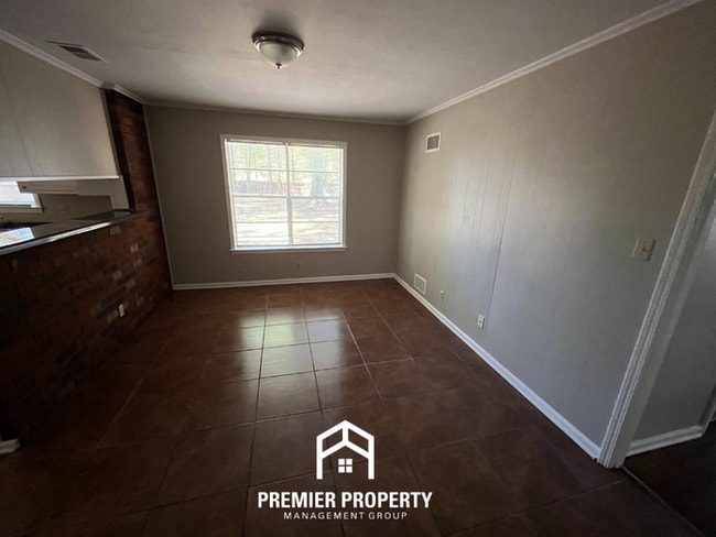 Building Photo - 5435 Whitworth Rd