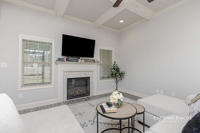 Building Photo - 214 Creek Ridge Dr