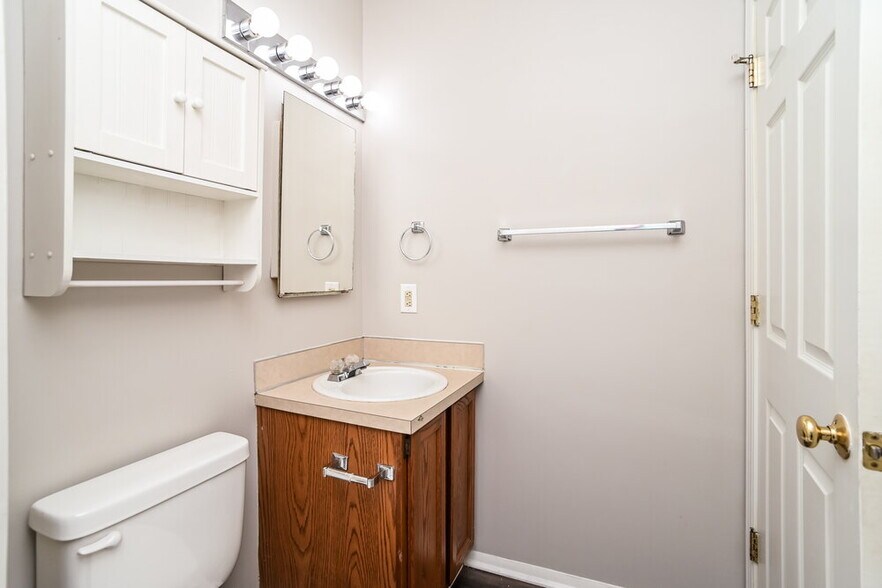Building Photo - 7719 Mallen Dr