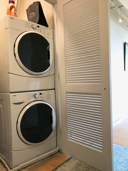 Building Photo - 96 South St