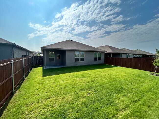 Building Photo - 941 Braymer Ln