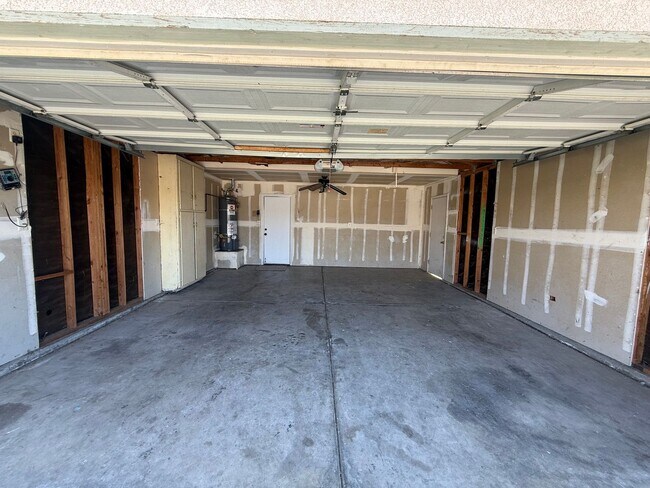 Building Photo - Cozy 3-Bedroom Home in Northeast Bakersfield