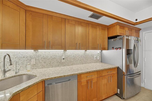 Building Photo - 7100 Sunshine Skyway Ln S