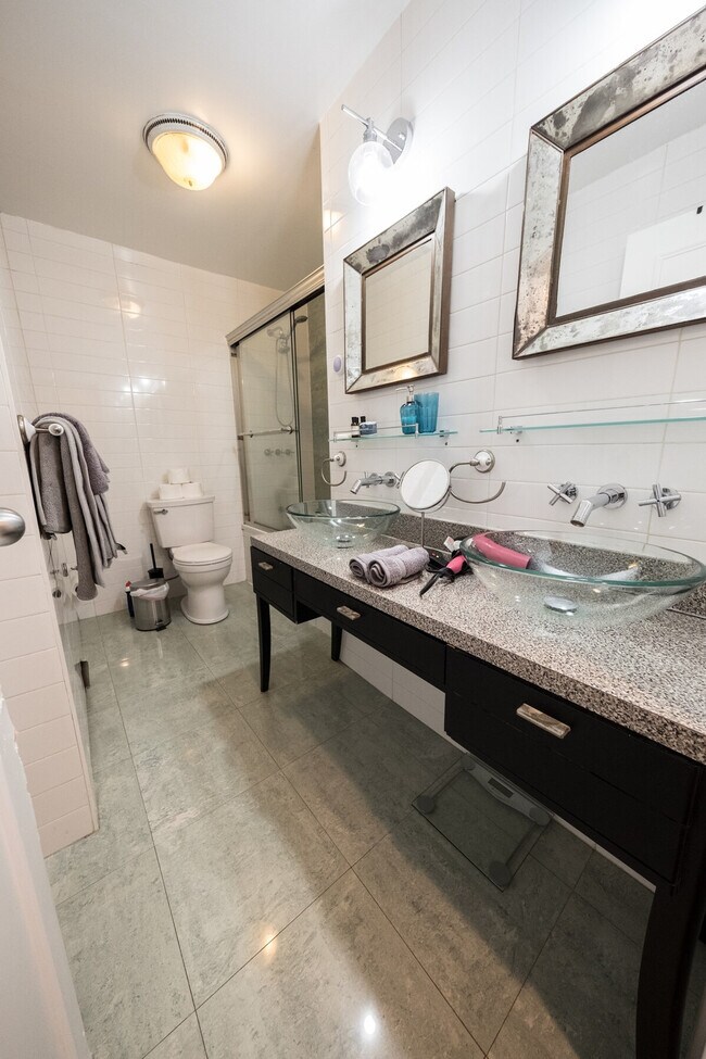 Building Photo - 65 W 107th St