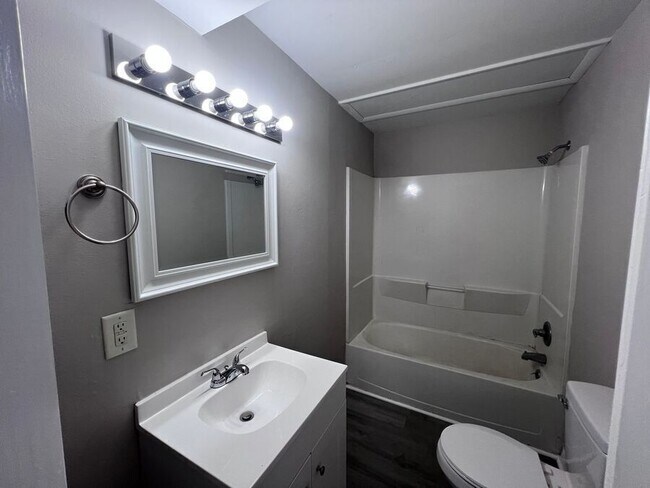 Building Photo - 163 Ave A SE