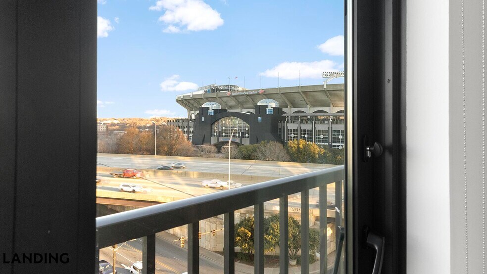 Building Photo - 1007 S Mint St