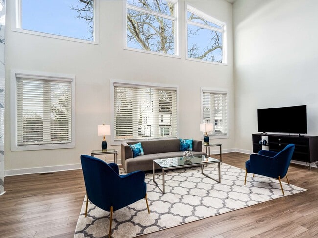 Side view of living room - 1371 Lyle Ave