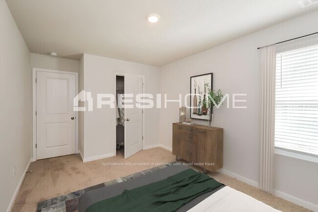 Building Photo - 10 Pommel Ct