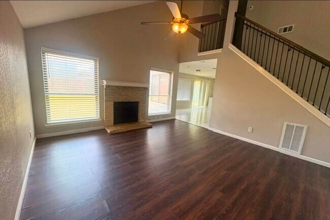 Building Photo - 2519 Silver Cypress Dr