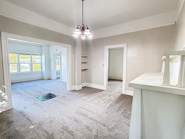 Building Photo - 4612 SE Taylor St