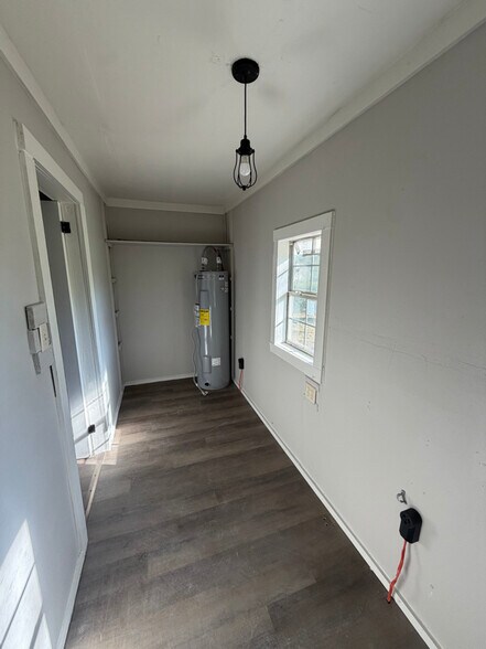 Building Photo - 811 Solomon Ave