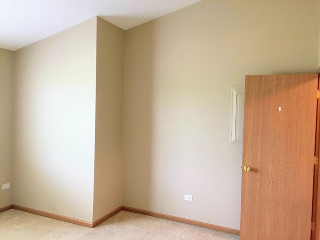Building Photo - 525 Silverstone Dr