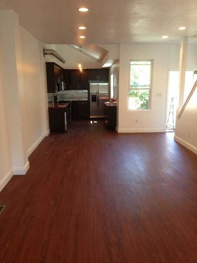 Building Photo - Platinum Quality Renovation in South Side ...