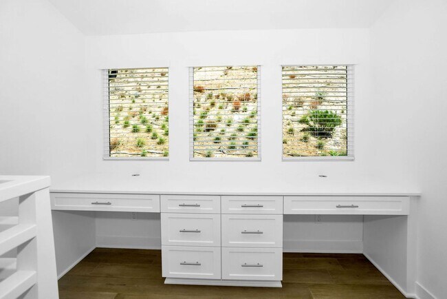 Building Photo - 10881 McCan Ct