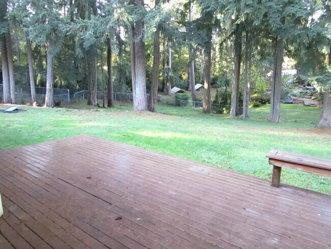 Building Photo - 3 Bedroom, 2 Bathroom Rambler located in A...