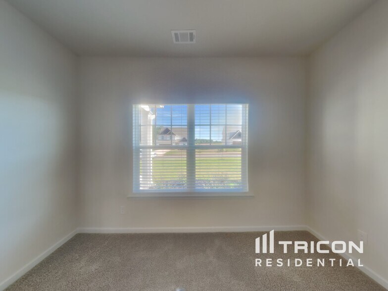 Building Photo - 267 Oliver Dr