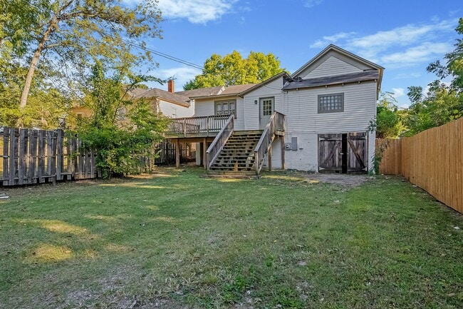 Building Photo - 2 Bedroom / 2 Bathroom House