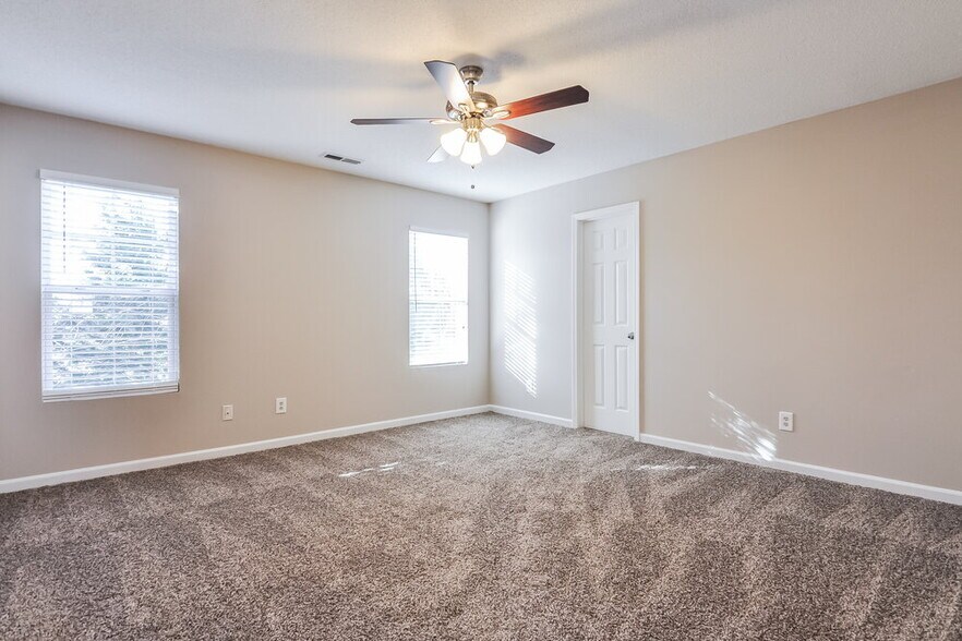 Building Photo - 21 Valleyfield Dr