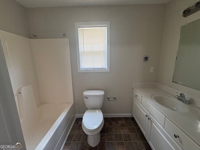 Building Photo - 1821 Claxton Dairy Rd