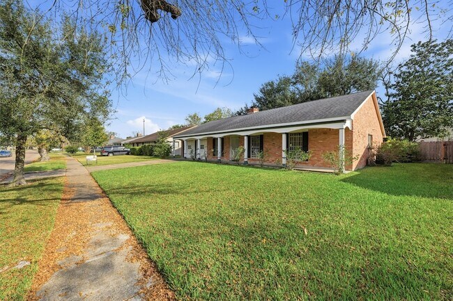 Building Photo - 7015 Pella Dr