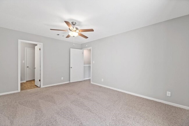 Building Photo - 1930 Holly Hill Dr