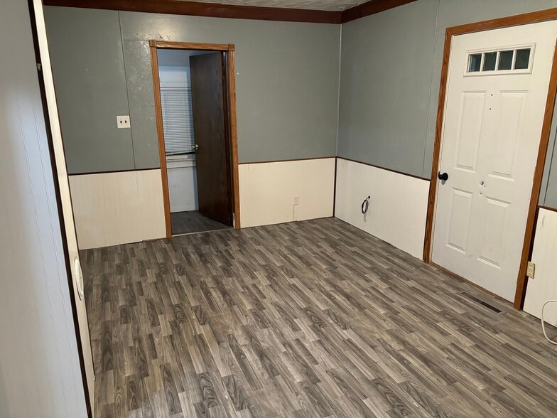 Building Photo - 702 Maberly St