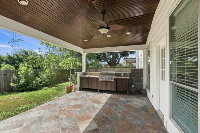 Building Photo - 10138 Bayou Manor Ln