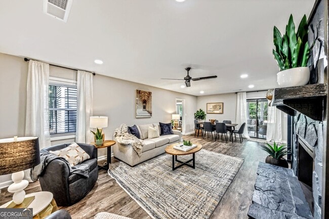 Building Photo - 527 Charing Cross Dr