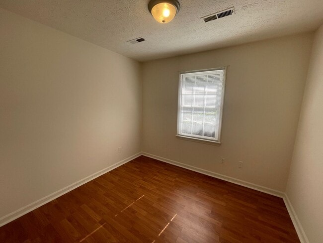 Building Photo - Bedford Duplex