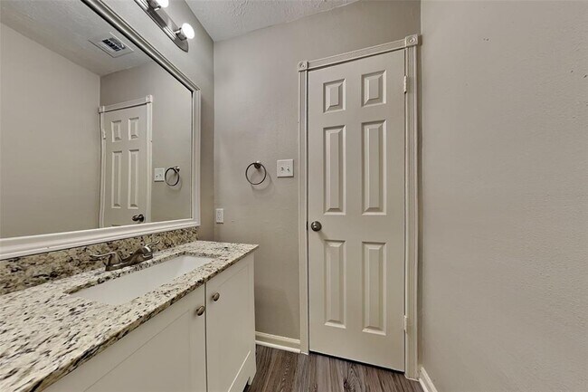 Building Photo - 9606 Yearling Cir
