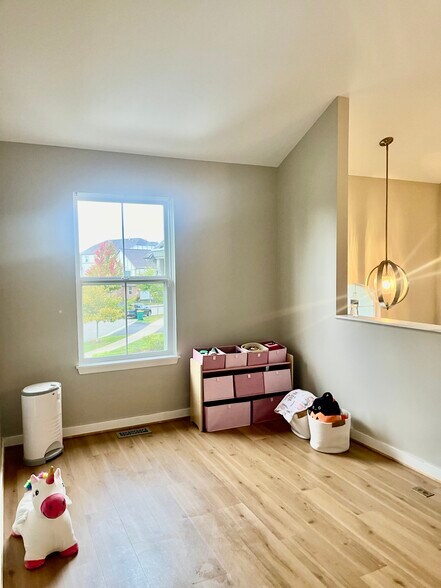 Building Photo - 90 Rosehall Dr