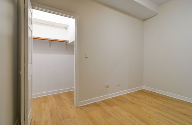Building Photo - 3048 N Clybourn Ave