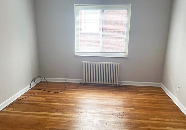 Building Photo - 956 Ludlow Ave