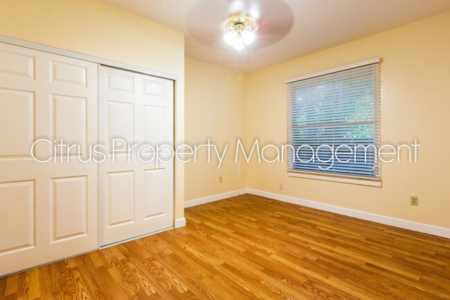 Building Photo - Charming Duplex in Mills 50 District
