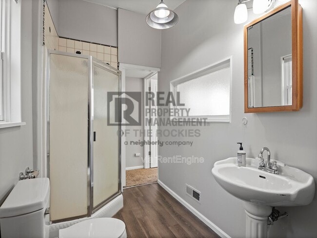 Building Photo - 319 Walnut St