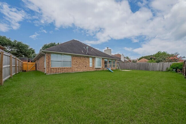 Building Photo - 311 N Esplanade Ln