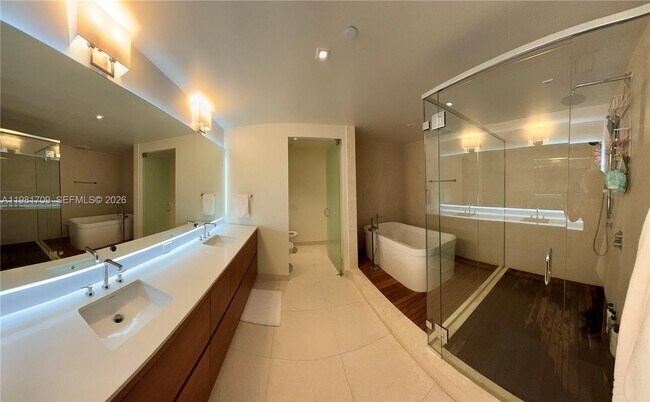 Building Photo - 3581 E Glencoe St